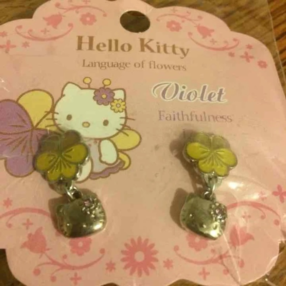 Hello kitty earrings